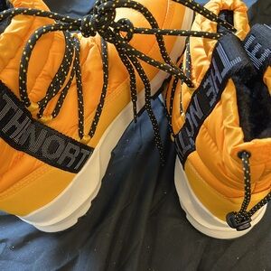 North face puffer boots - size 9 womens